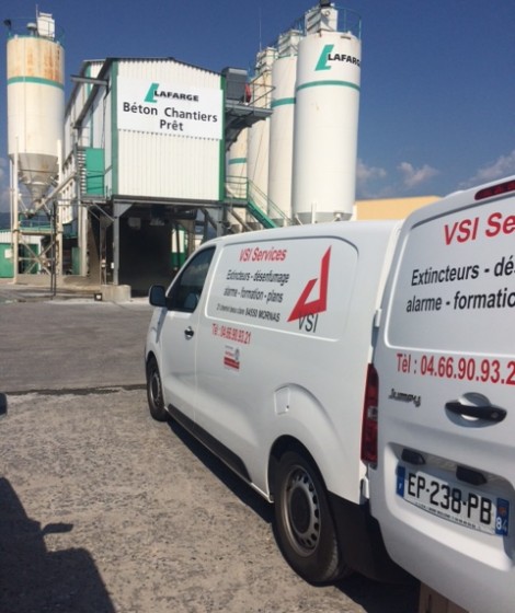 VSI Services assure la maintenance des extincteurs dans des centrales en béton.